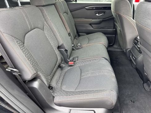 Used 2023 Honda Pilot Sport image 12