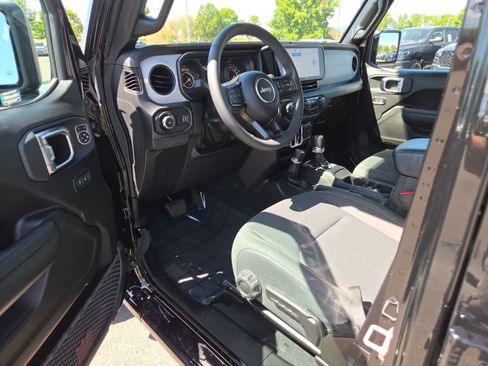 Used 2025 Jeep Wrangler Unlimited Sport AWD/4WD image 10