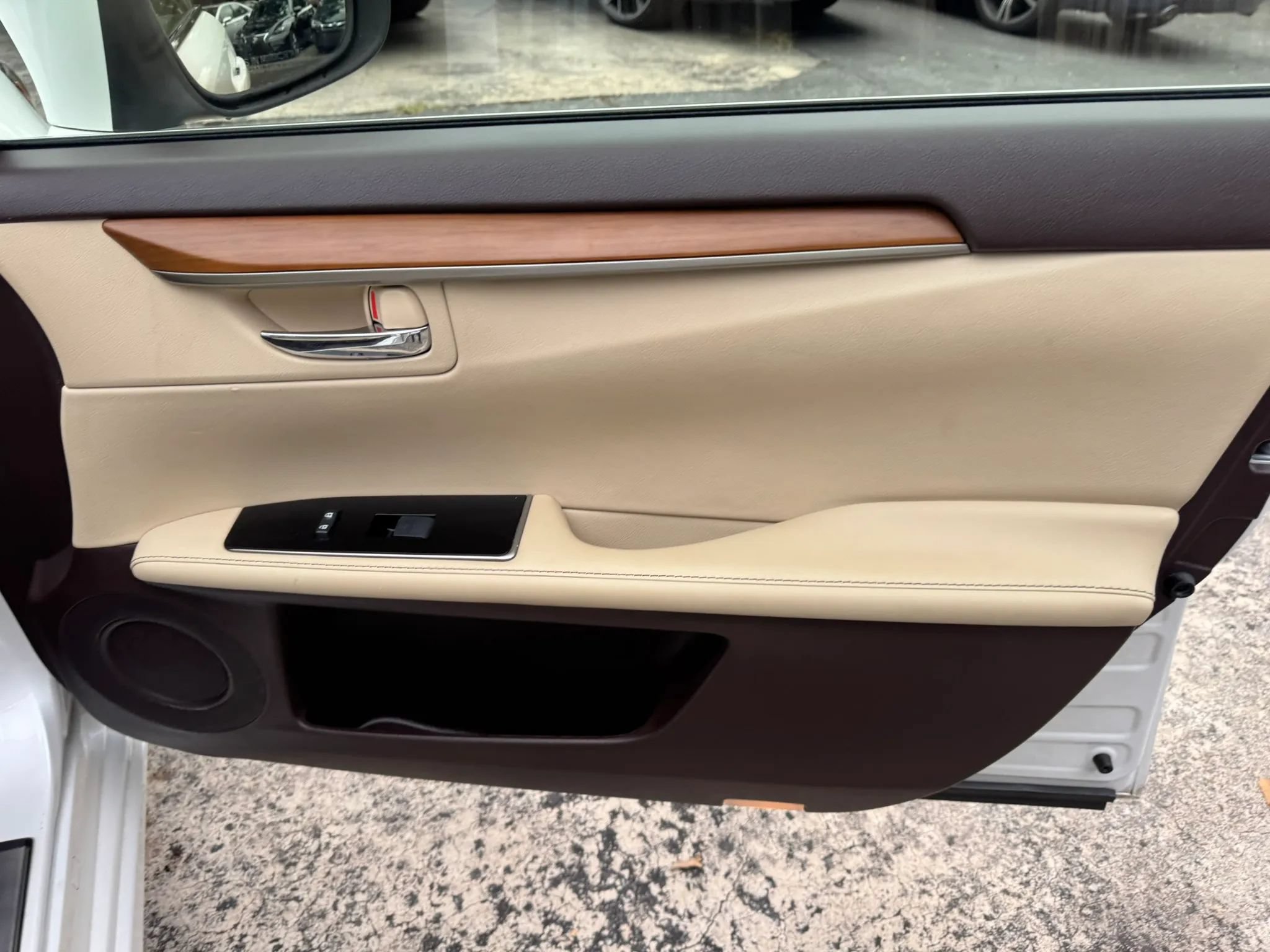 Used 2016 Lexus ES 300h FWD image 29