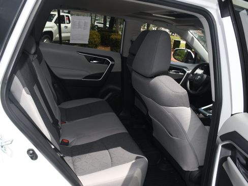 Used 2024 Toyota RAV4 XLE w/ Convenience Package FWD image 18