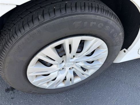 Used 2012 Toyota Camry LE FWD image 13