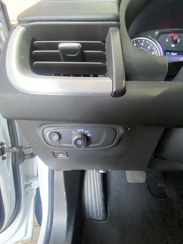 Used 2023 GMC Terrain SLE FWD image 12