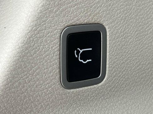 Used 2020 Chrysler Pacifica Touring-L Plus w/ Advanced Safetytec Group FWD image 32