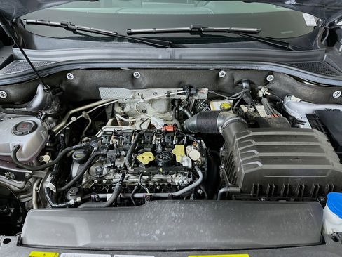 Used 2025 Volkswagen Atlas SE image 34