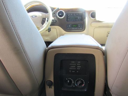 Used 2003 Ford Expedition Eddie Bauer image 32
