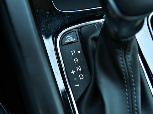 Used 2025 Kia Telluride LX FWD image 27
