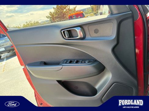 Used 2023 Hyundai Venue Limited FWD image 13
