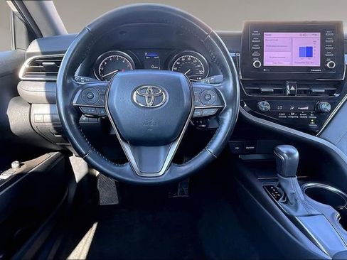 Used 2021 Toyota Camry SE w/ Cold Weather Package FWD image 8