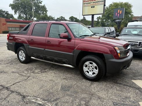 Used 2005 Chevrolet Avalanche Z71 w/ Preferred Equipment Group AWD/4WD image 2