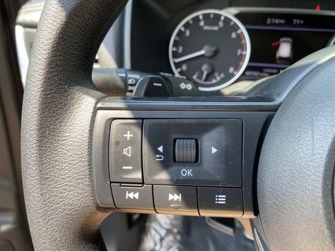 Used 2024 Nissan Rogue SV FWD image 17