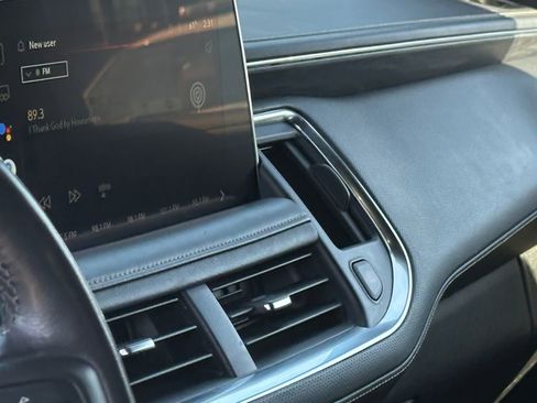 Used 2022 GMC Yukon XL SLT w/ SLT Premium Package image 24