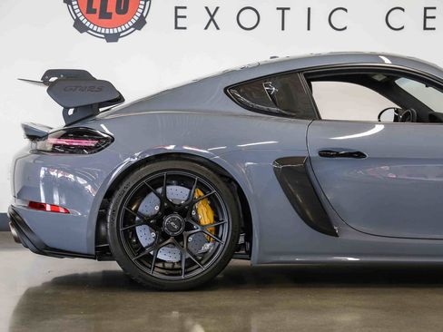 Used 2025 Porsche 718 Cayman GT4 RS w/ Weissach Package RWD image 18
