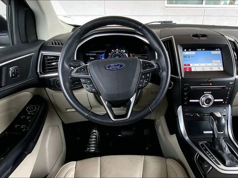 Used 2018 Ford Edge Titanium FWD image 5