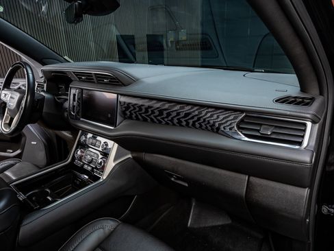 Used 2023 GMC Yukon Denali w/ Denali Reserve Package image 18