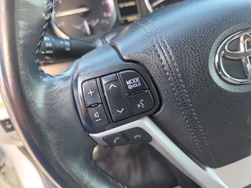 Used 2017 Toyota Highlander XLE FWD image 14