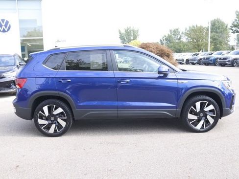 Used 2024 Volkswagen Taos SEL image 2