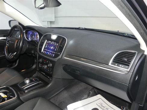 Used 2018 Chrysler 300 Touring w/ Driver Convenience Group AWD/4WD image 23