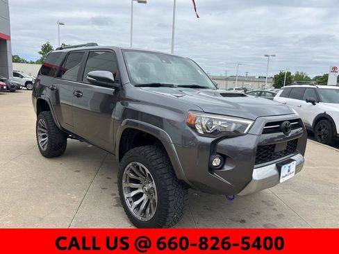 Used 2022 Toyota 4Runner TRD Off-Road Premium w/ TRD Black Wheel Package (TMS) AWD/4WD image 4