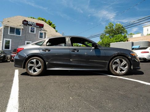 Used 2022 Honda Civic Sport image 2