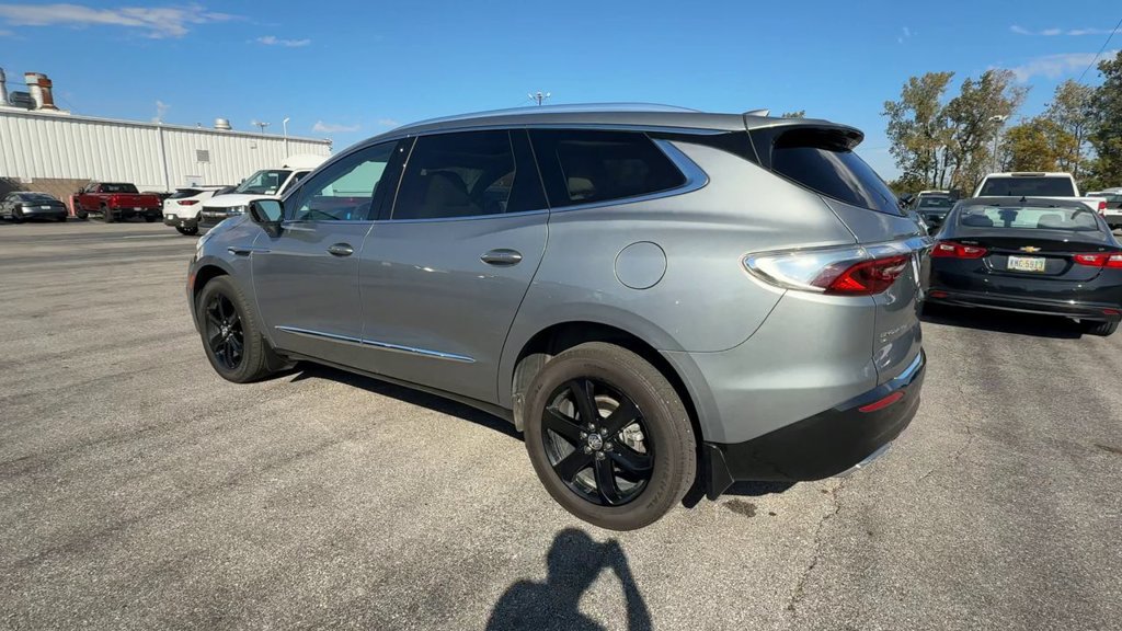 Used 2024 Buick Enclave Essence w/ Experience Buick Package AWD/4WD image 6