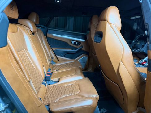 Used 2019 Lamborghini Urus AWD/4WD image 24