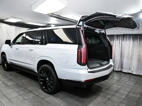 Used 2026 Cadillac Escalade ESV Platinum Sport w/ LPO, ONYX Package AWD/4WD image 71