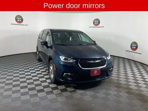 Used 2024 Chrysler Pacifica Limited image 18