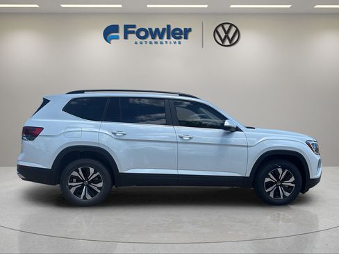 New 2026 Volkswagen Atlas SE FWD image 8