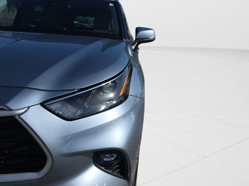 Used 2023 Toyota Highlander XLE image 33