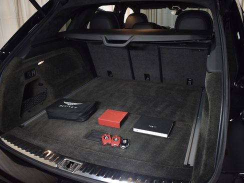 Certified 2022 Bentley Bentayga image 42