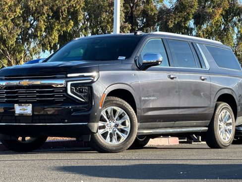 Used 2025 Chevrolet Suburban Premier image 9