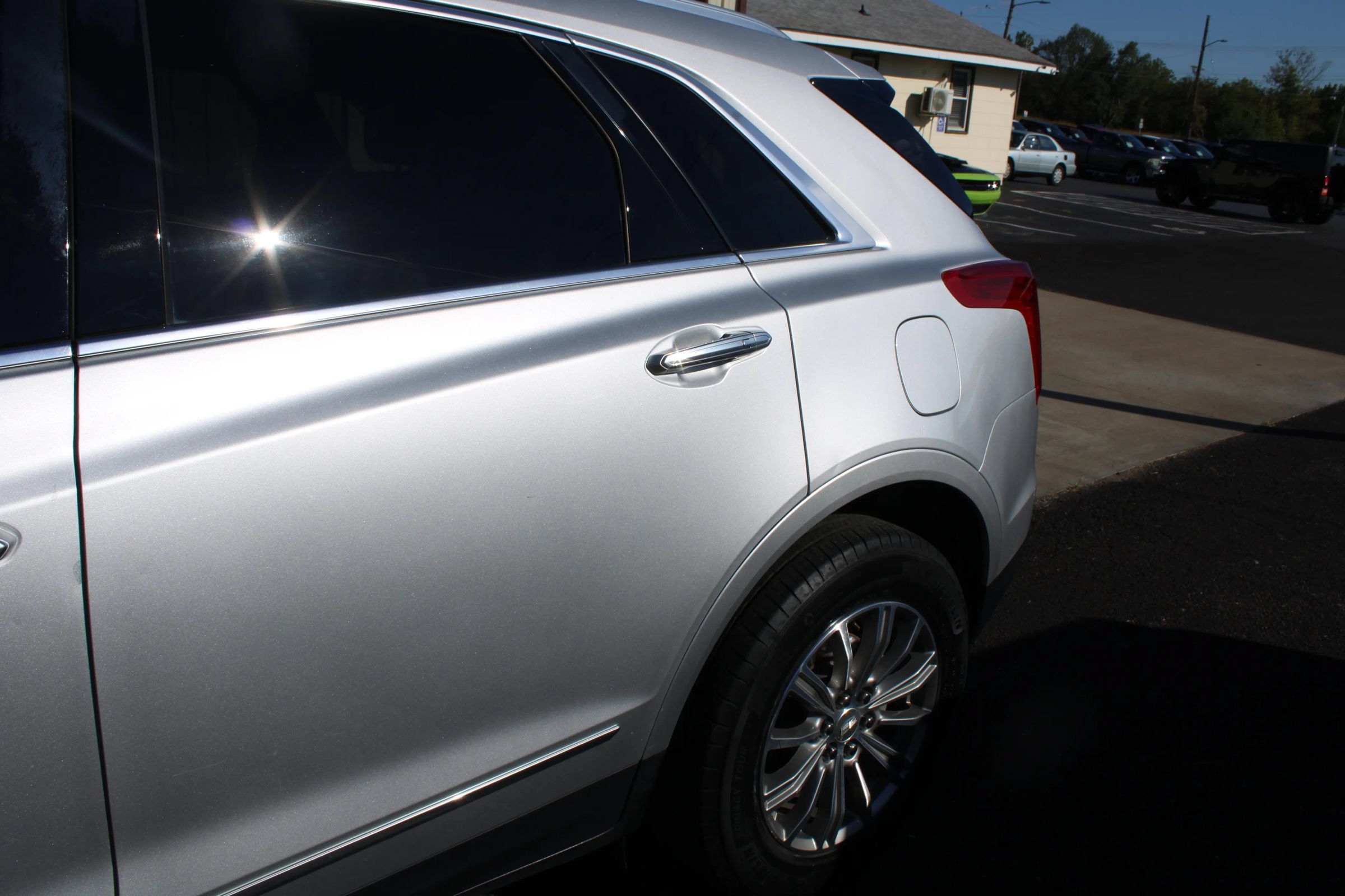 Used 2017 Cadillac XT5 Luxury w/ Driver Awareness Package FWD image 4