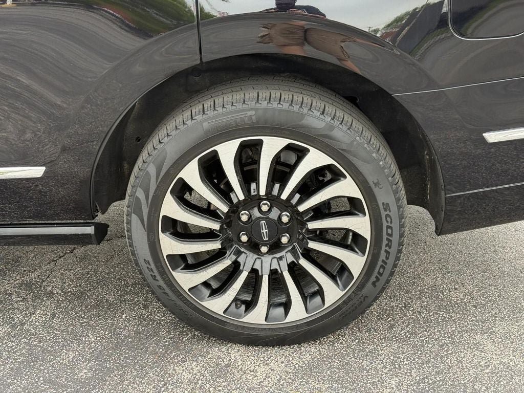 Used 2023 Lincoln Navigator Black Label AWD/4WD image 6