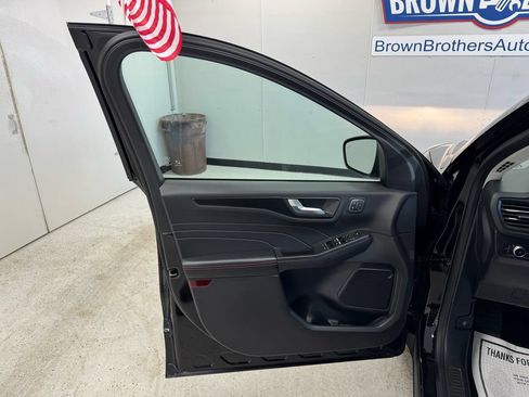 Used 2021 Ford Escape SEL w/ SEL Stealth AWD Package image 16