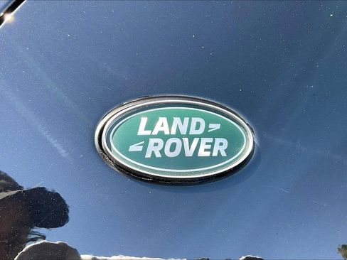 Used 2024 Land Rover Discovery Dynamic SE AWD/4WD image 9