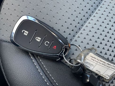 Used 2025 Chevrolet Trax LT w/ LT Convenience Package image 21