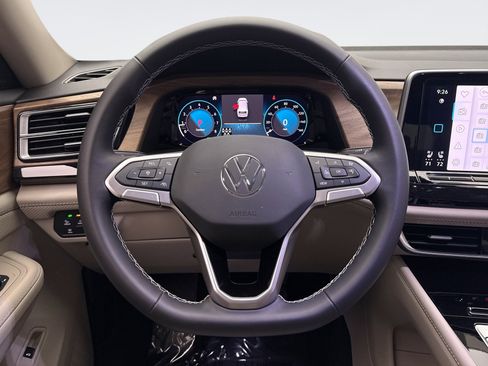 Used 2025 Volkswagen Atlas SE image 12
