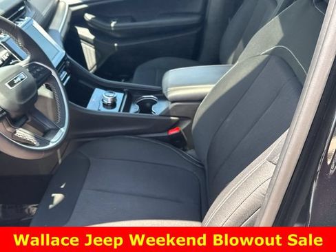 Used 2025 Jeep Grand Cherokee Laredo X RWD image 14