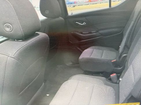 Used 2023 Chevrolet Traverse LT image 4