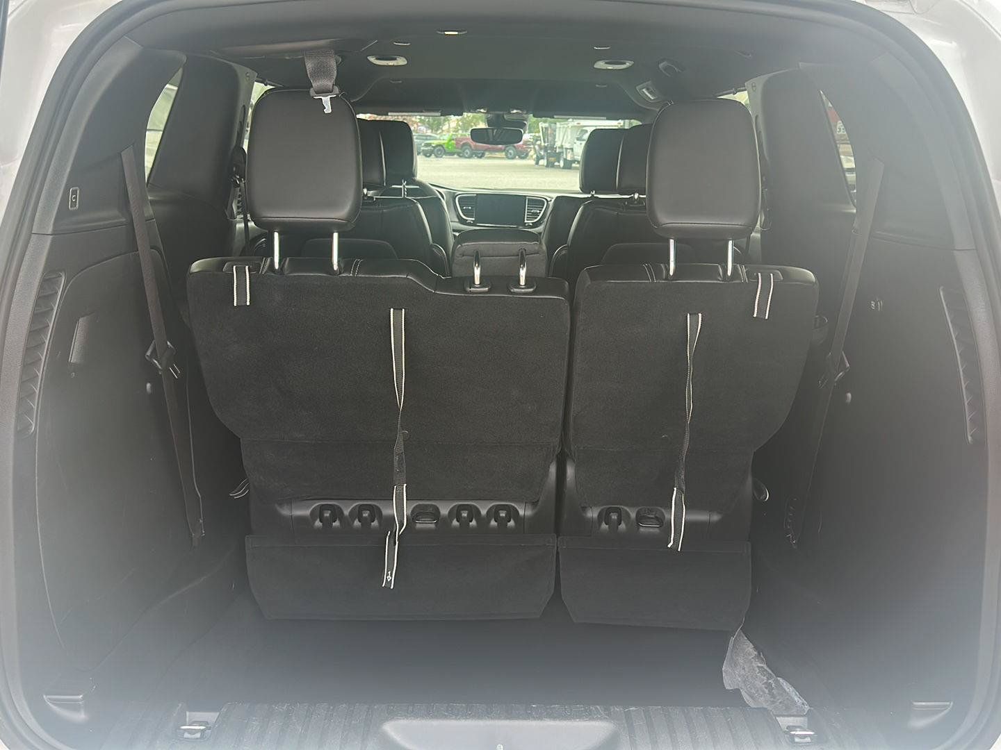 Used 2025 Chrysler Pacifica Select FWD image 15