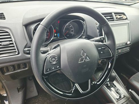 Used 2022 Mitsubishi Outlander Sport SE FWD image 9