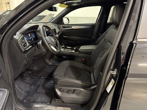 Certified 2024 Volkswagen Atlas Cross Sport SE AWD/4WD image 16