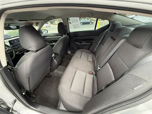 Used 2023 Nissan Altima 2.5 SV FWD image 19