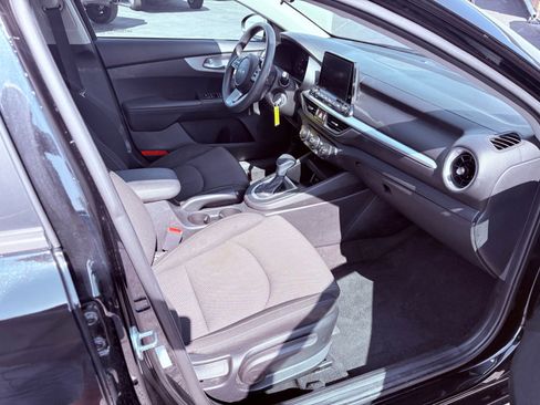 Used 2023 Kia Forte LXS image 18