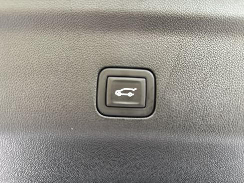 Used 2023 GMC Yukon Denali AWD/4WD image 38