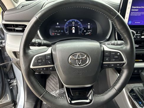 Used 2023 Toyota Highlander Limited image 21