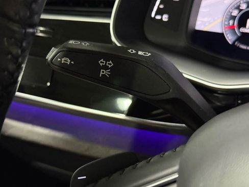 Used 2019 Audi Q8 Prestige w/ Luxury Package image 33