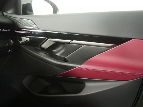 Certified 2025 BMW 530i image 26