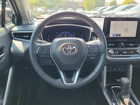Used 2023 Toyota Corolla Cross XLE w/ Convenience Package FWD image 10