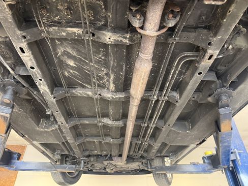 Used 2010 Chrysler Town & Country Limited image 37